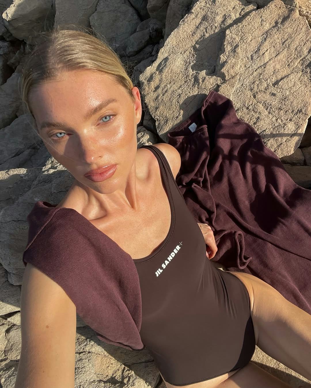 Elsa Hosk&rsquo;s beach swimsuit