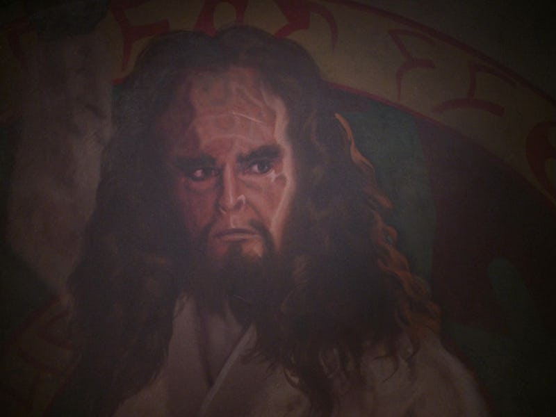 A mural of Kahless in 'Star Trek: The Next Generation.'