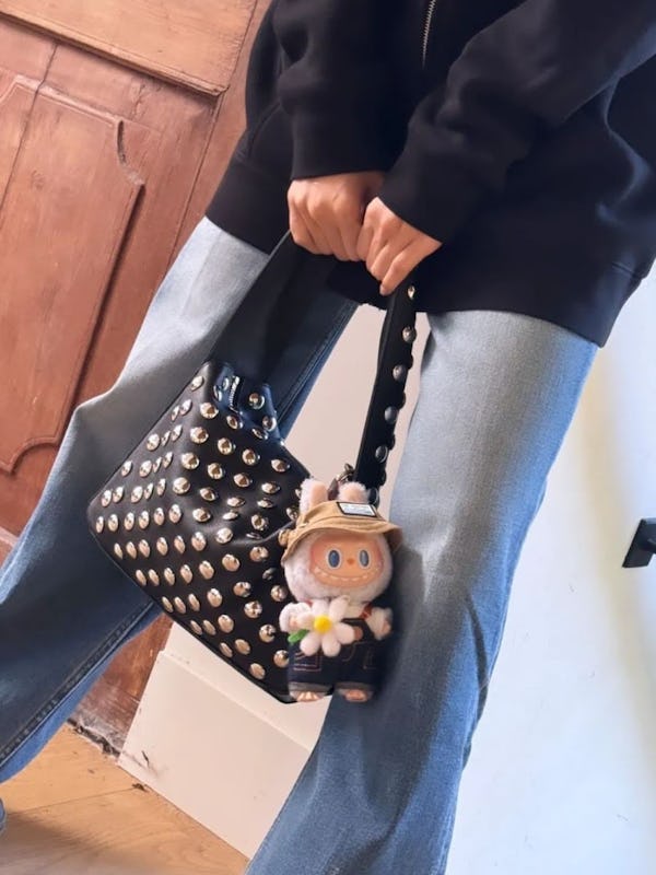 Lalisa Manobal showing off her bag.