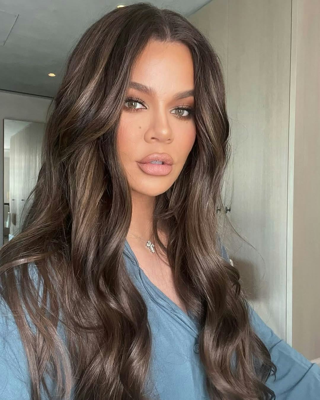 Khloé Kardashian just styled her bob in the most nostalgic way.