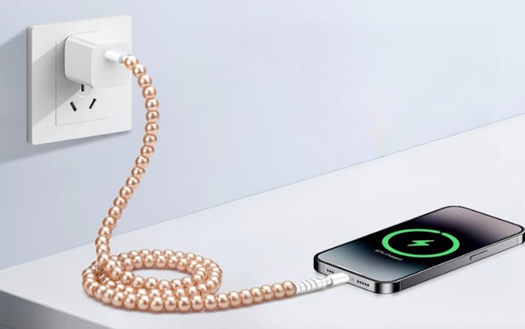 SAMONPOW Champagne Pearl USB-A to USB-C Charger