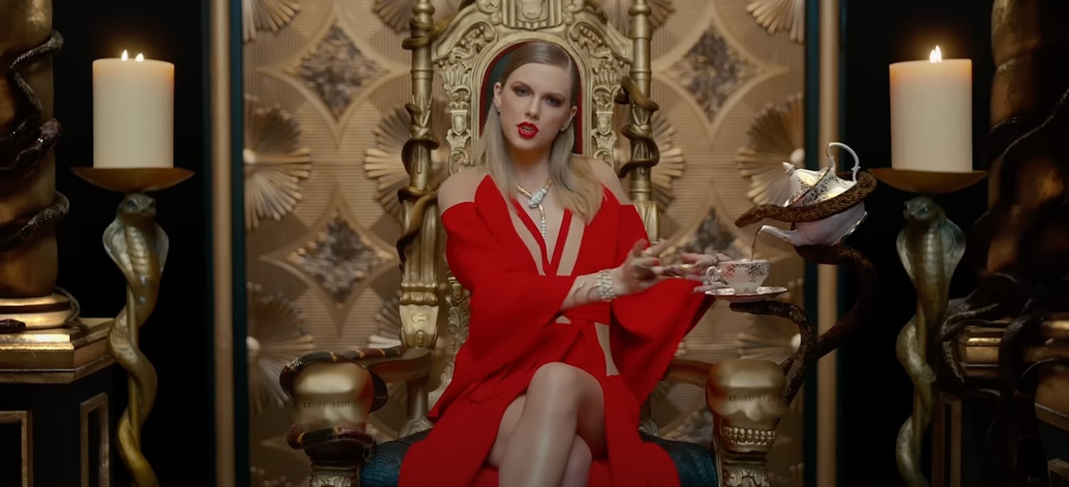 Taylor Swift&rsquo;s OG snake necklace