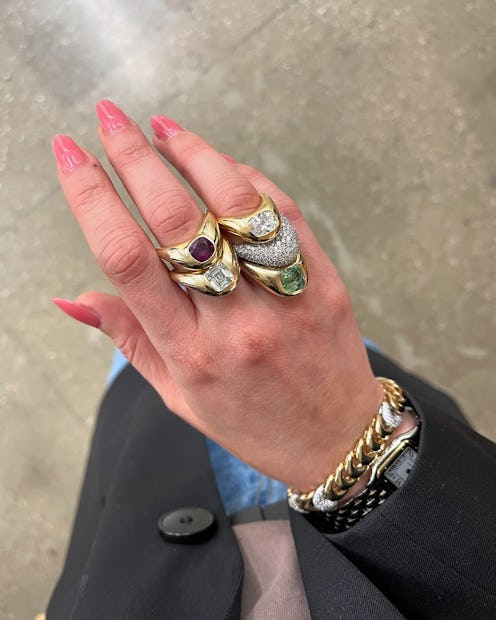 The rules of wearing statement jewelry