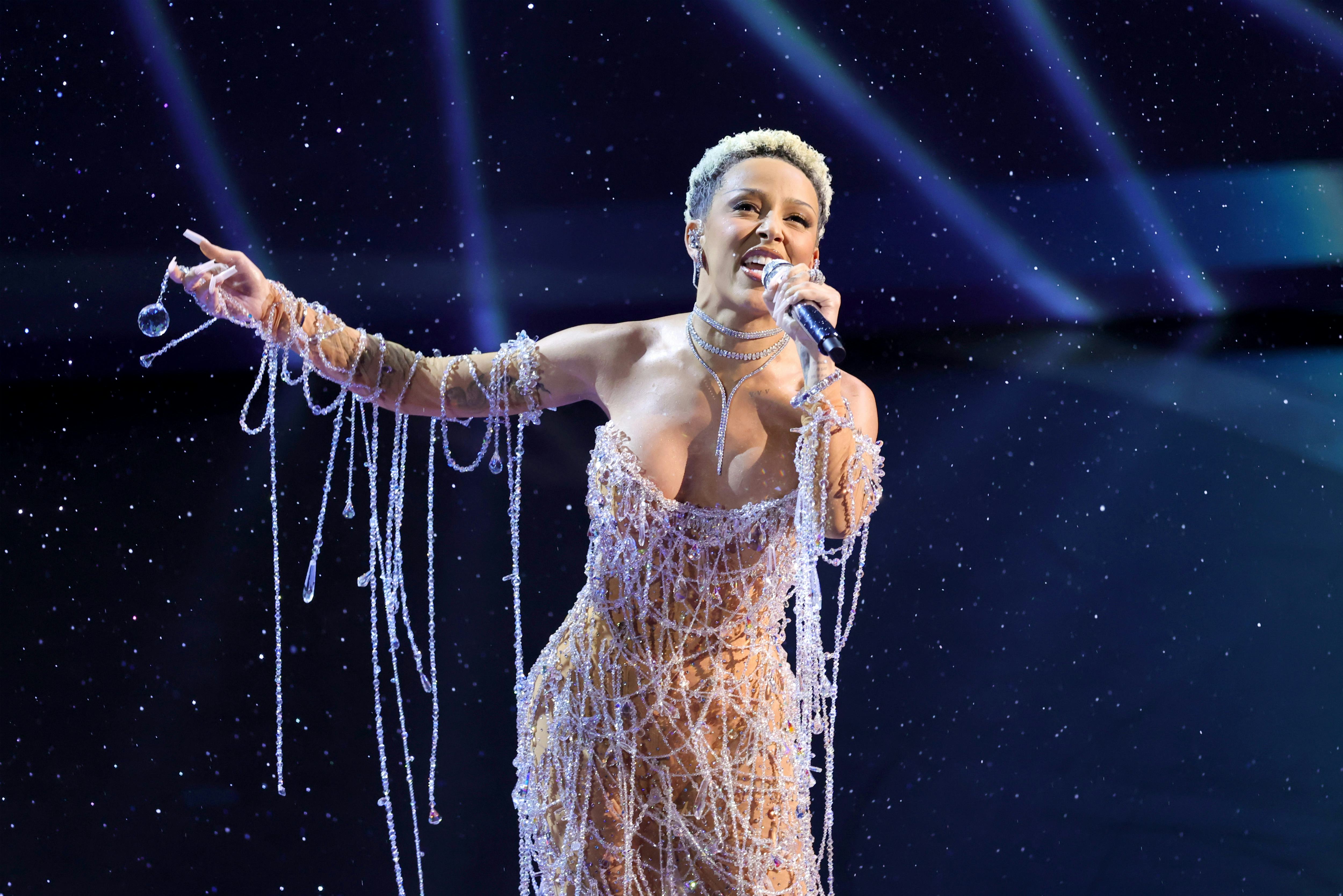 Doja Cat Wore A Sexy "Mob Wife" Gown & A Diamond-Covered Naked Dress At The Oscars