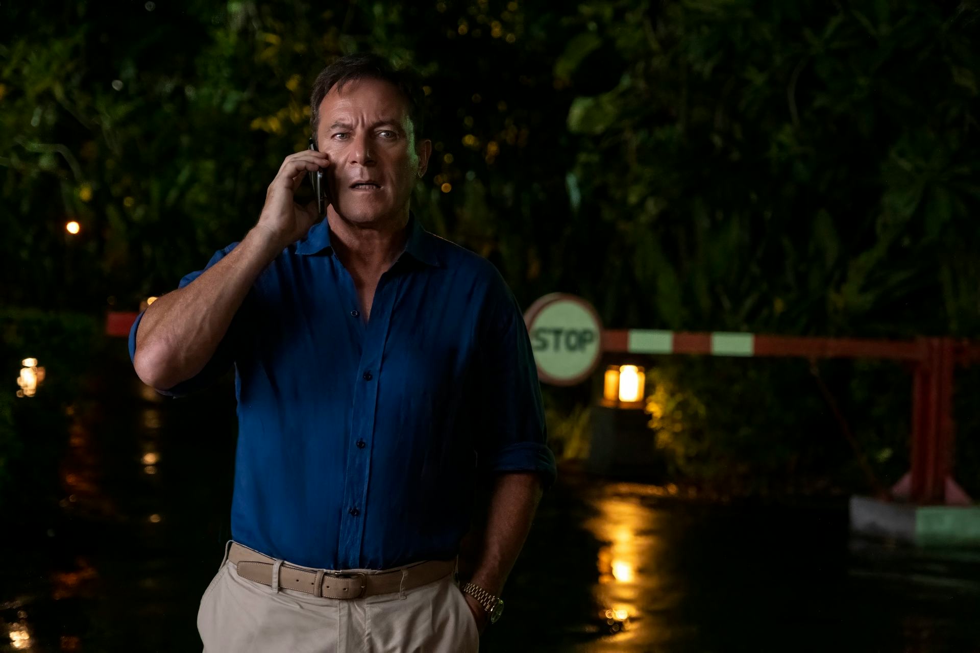 Jason Issacs, who plays  Timothy Ratliff in The White Lotus.