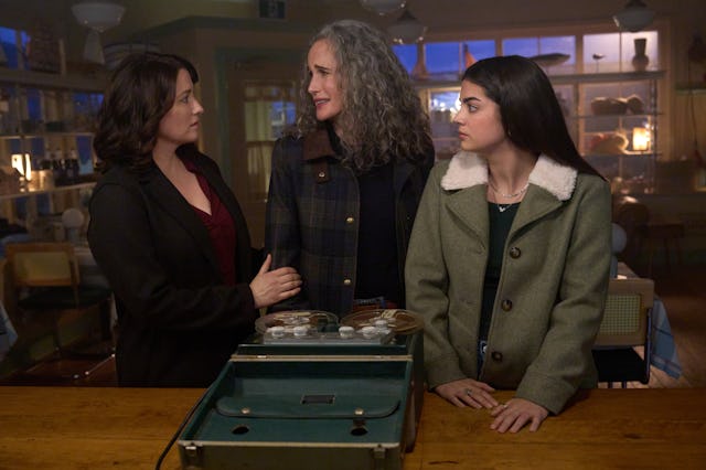 The three Landry women finally get answers to questions about the past, present, & future. But a sho...