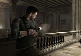 Sam Fisher shoots a guy