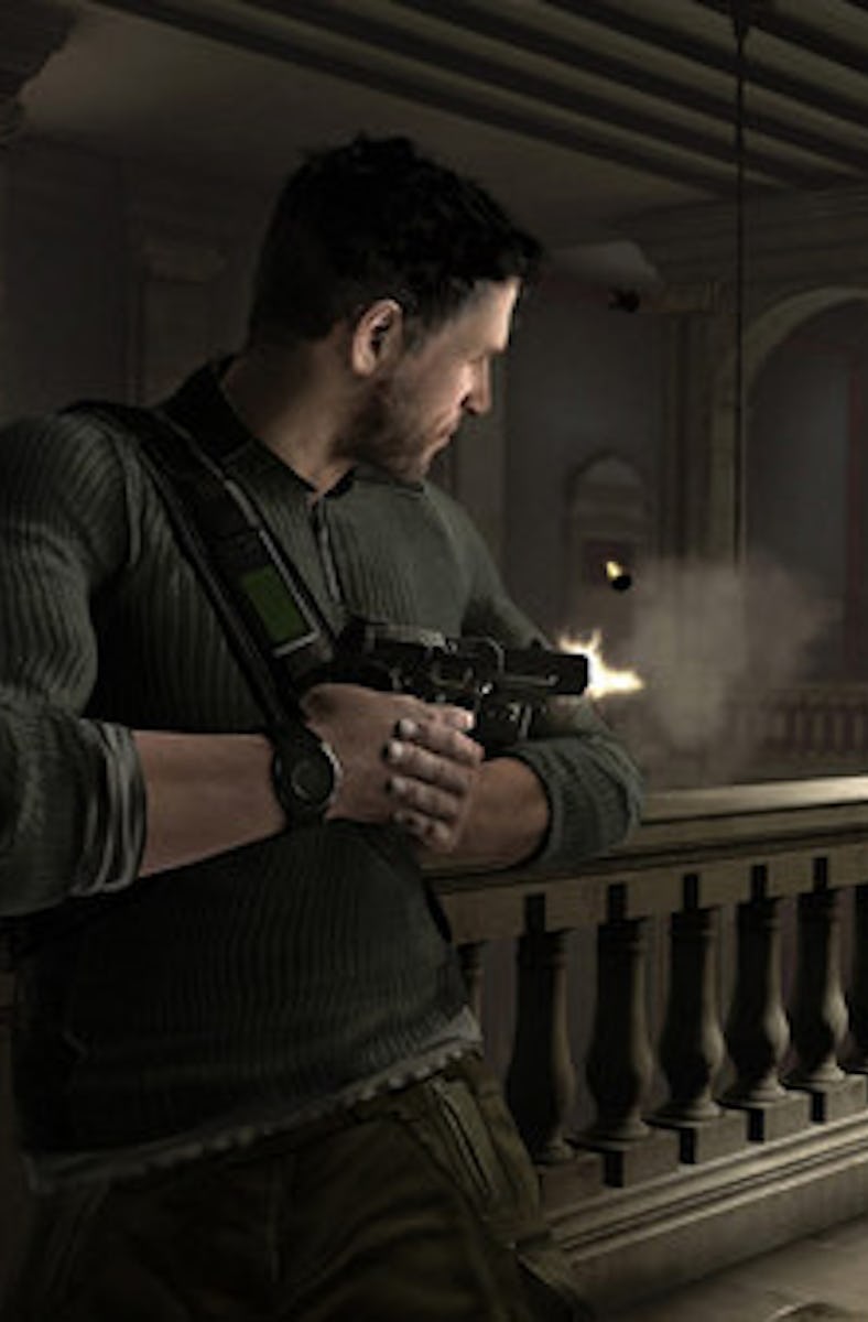 Sam Fisher shoots a guy