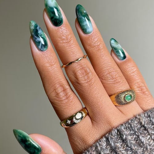 green nails