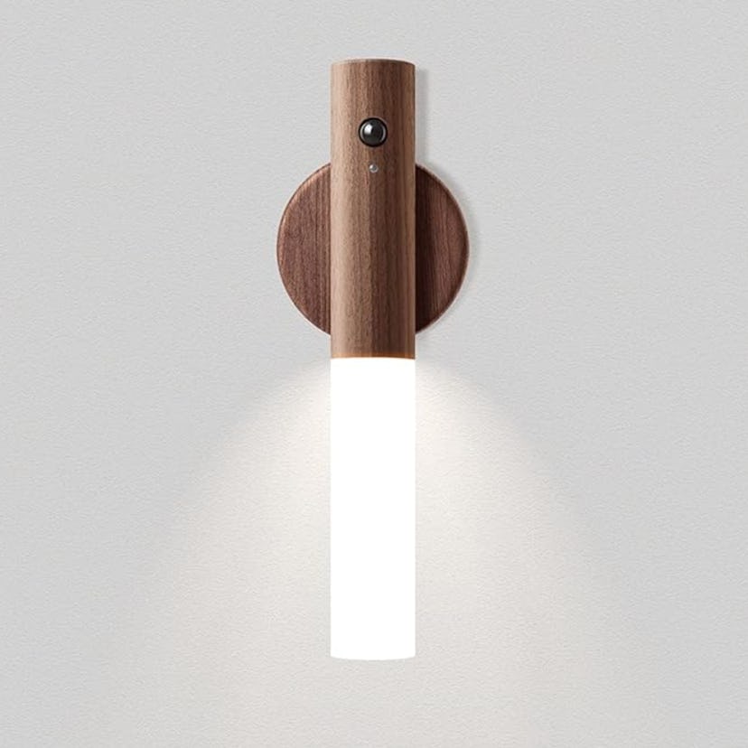 LANDGOO Wooden Motion Sensor Night Light