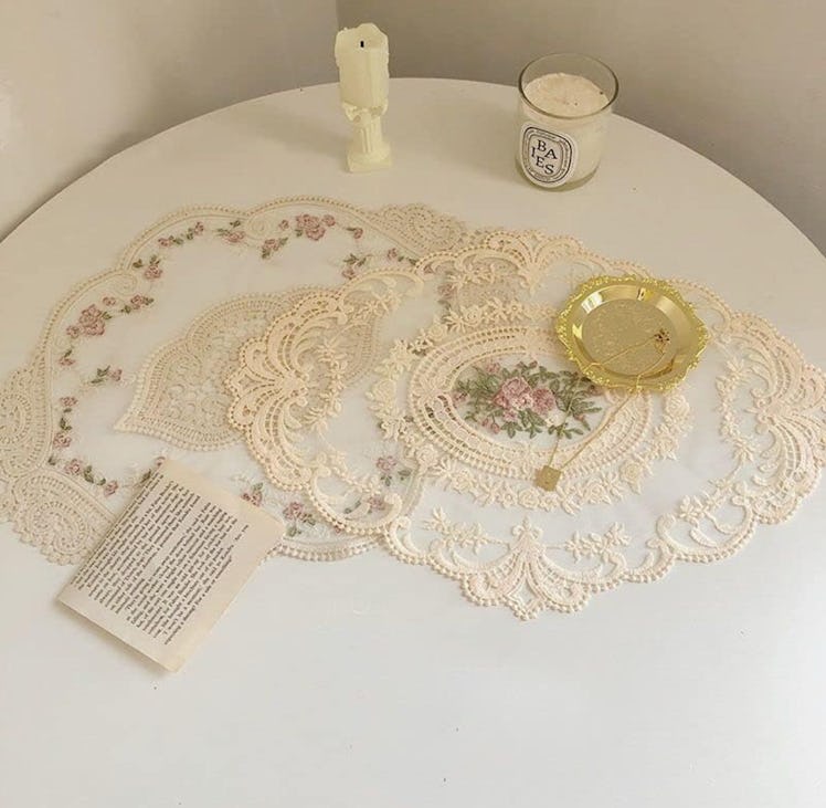 Fiygor French Crochet Doilies (2-Pieces)