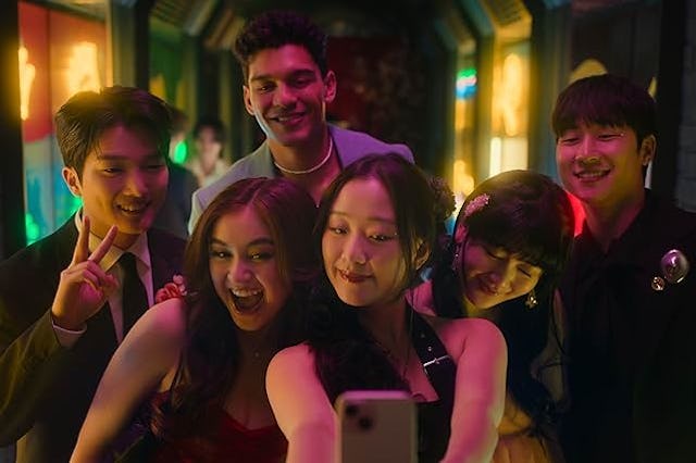Teen take a group selfie, a still from the Netflix show 'XO Kitty.'