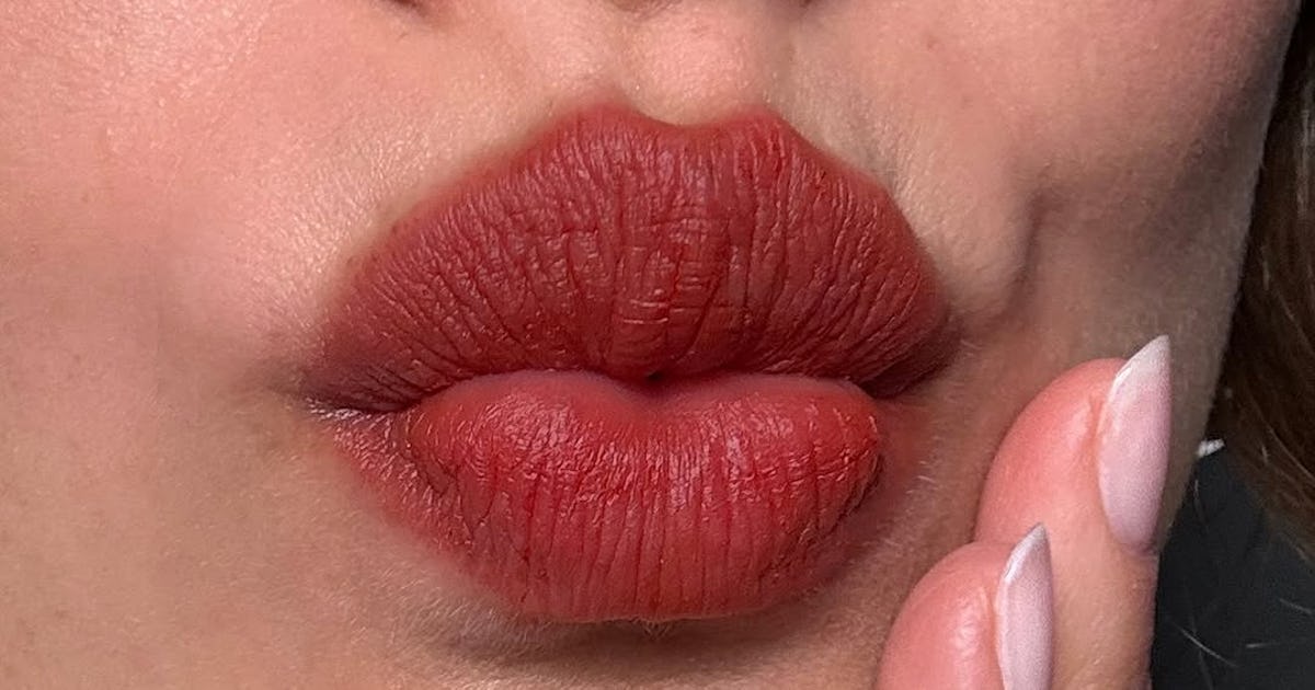 The "Bitten Lips" Makeup Trend Is Peak Brat