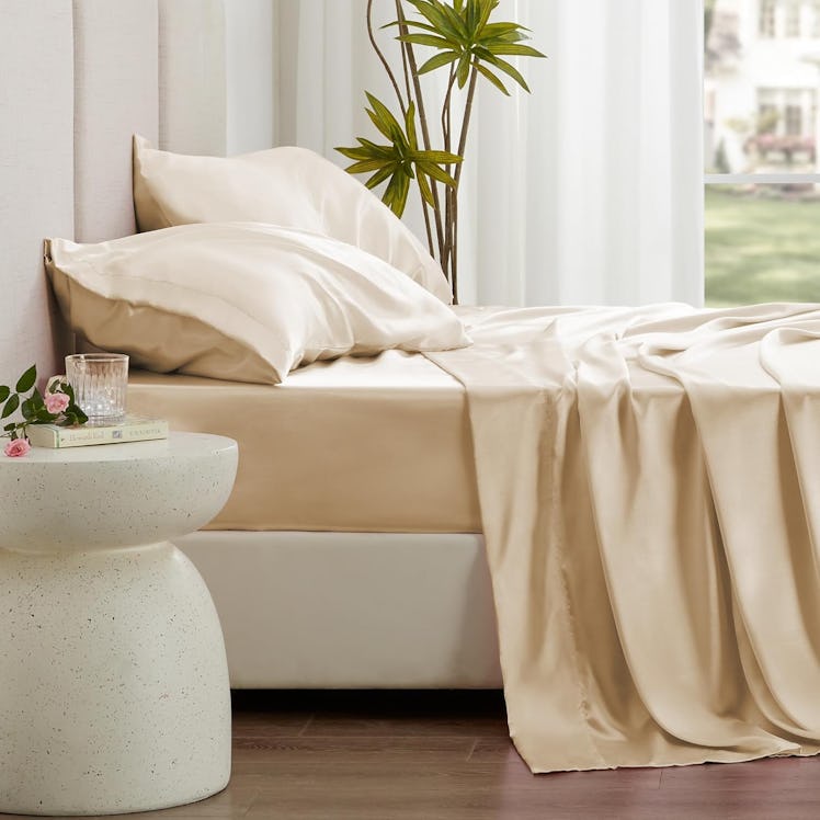 Love's cabin Satin Sheet Set (4-Pieces)