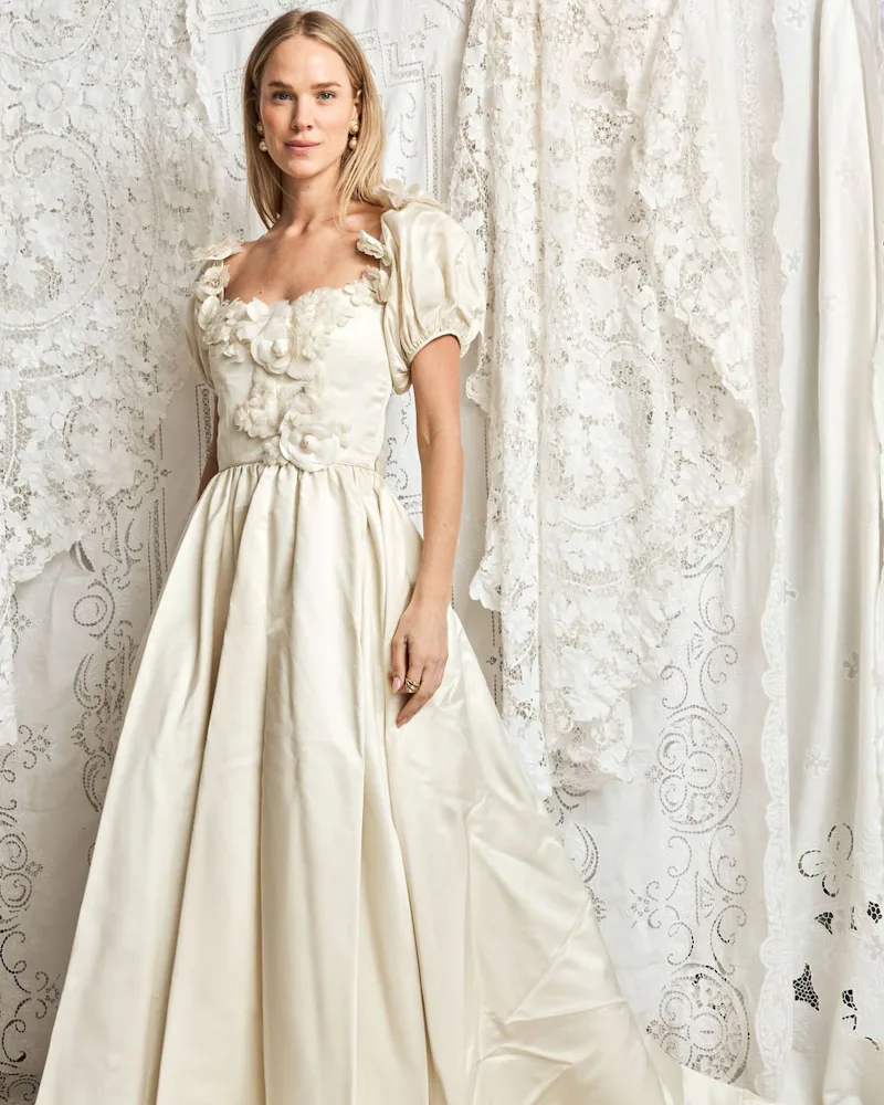 Vintage Wedding Attire Is On The Rise Here Are 7 Boutiques To Check Out Vintage Wedding Attire Is On The Rise Here Are 7 Boutiques To Check Out