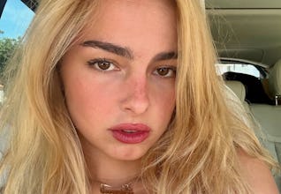 Addison Rae’s album announcement nails reference Lindsay Lohan’s 2010-era court manicure.