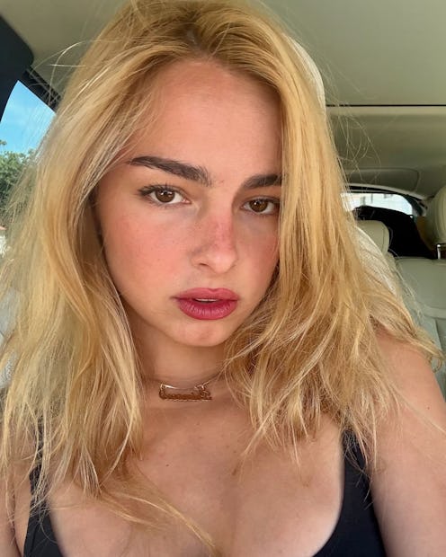 Addison Rae's album announcement nails reference Lindsay Lohan's 2010-era court manicure.