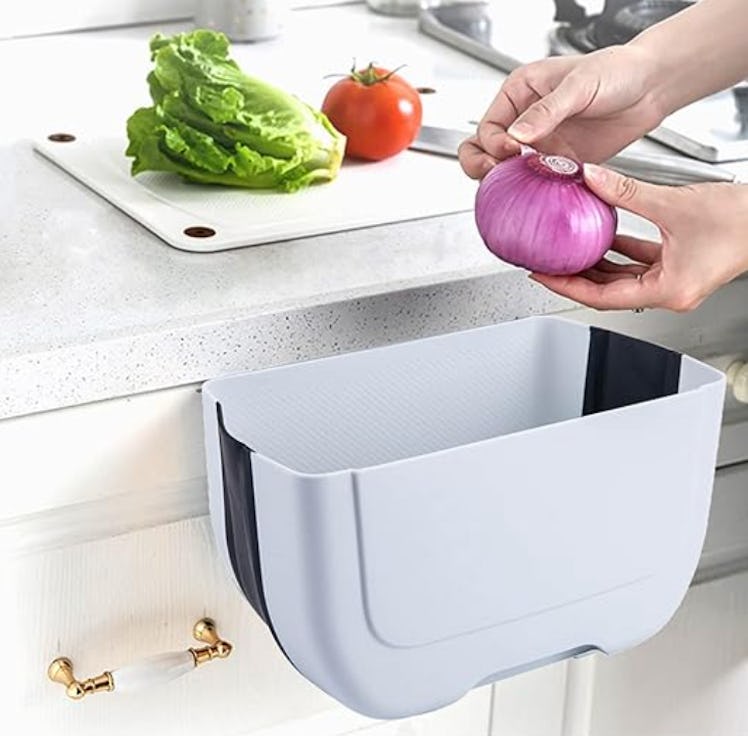 BanYakong Hanging Folding Mini Trash Can