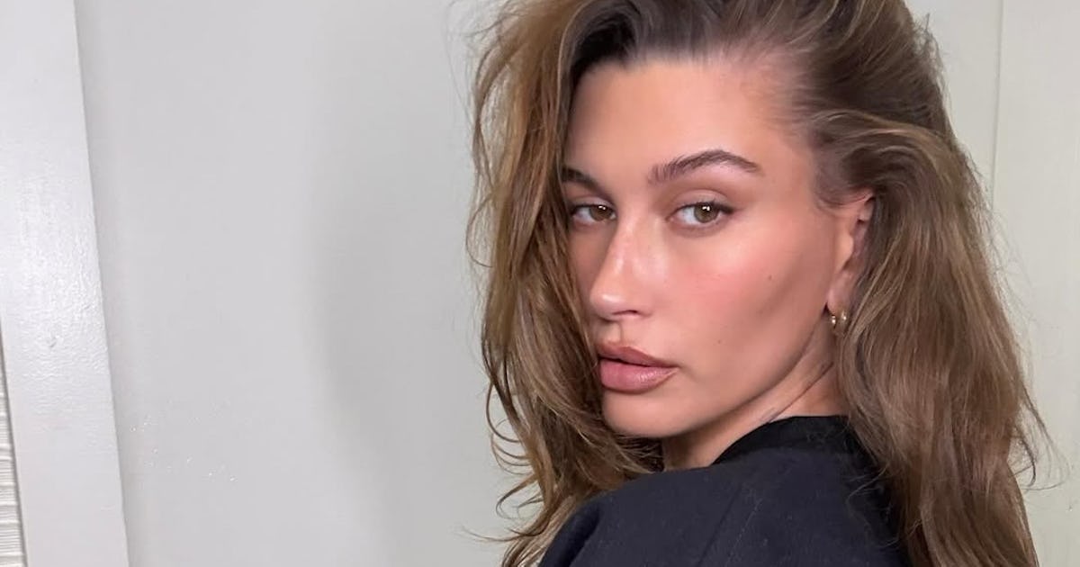 According To Hailey Bieber, Brown Eyeliner Is The New Black