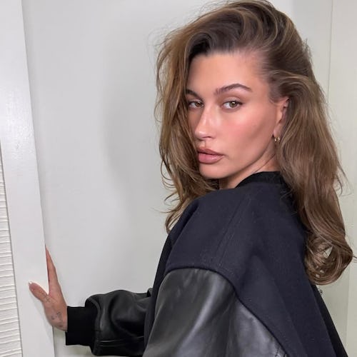 Hailey Bieber just cosigned the brown eyeliner trend.