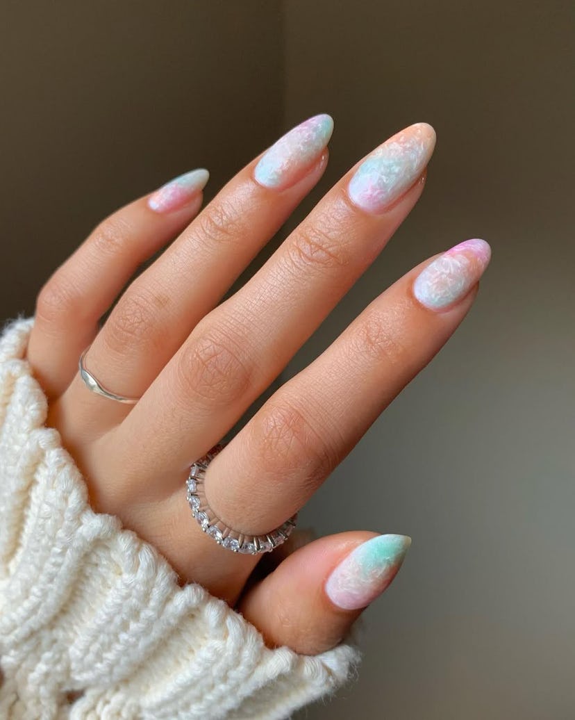 Simple Motif Nails That Shine in Summer