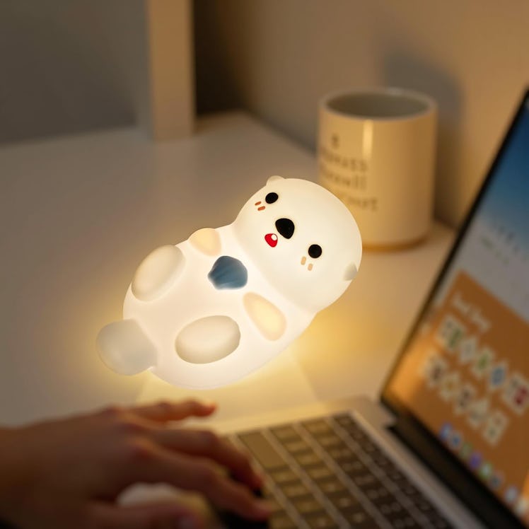 Mewaii Huggwaii Otter Night Light