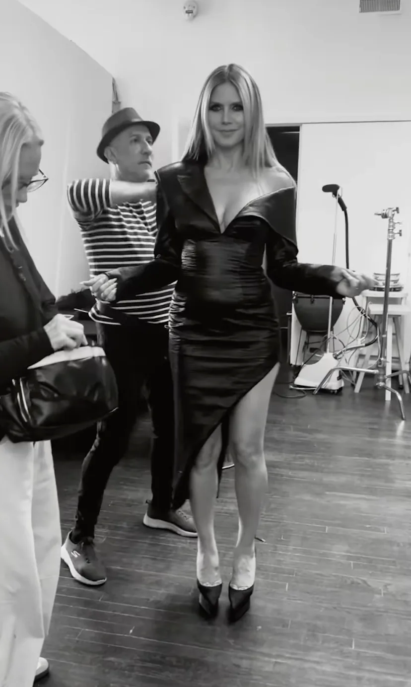 Heidi Klum's Plunging Black Leather Dress Is Dangerously Spicy Heidi Klum's Plunging Black Leather Dress Is Dangerously Spicy
