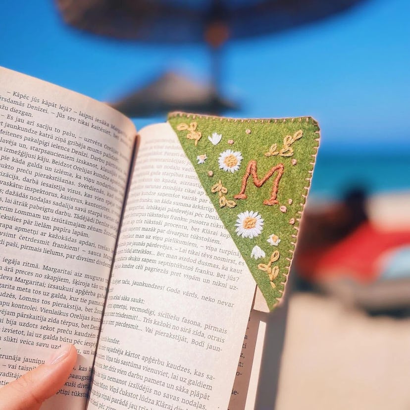 MOTEERLLU Initial Hand Embroidered Corner Bookmark