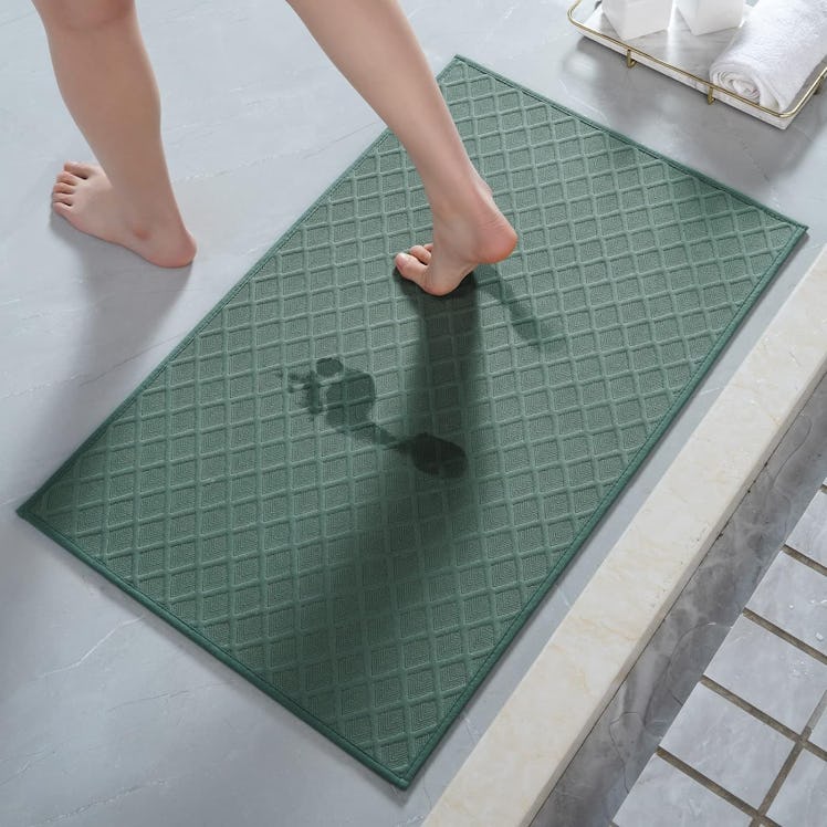 AMOAMI Ultra Thin Bathroom Rug
