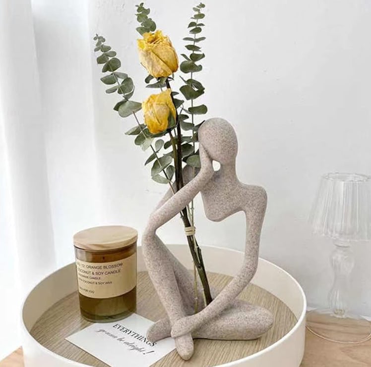 Dnoifne Sandstone Thinker Statue