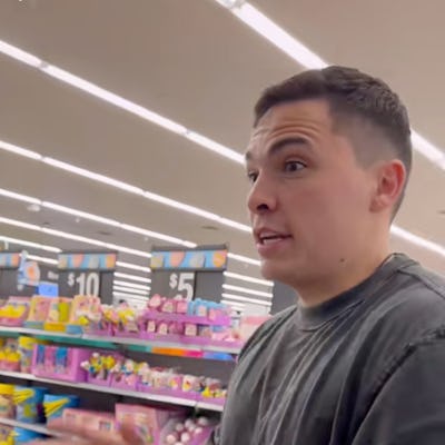 This Dad Shared How He Taught His Kids Spatial Awareness In Public