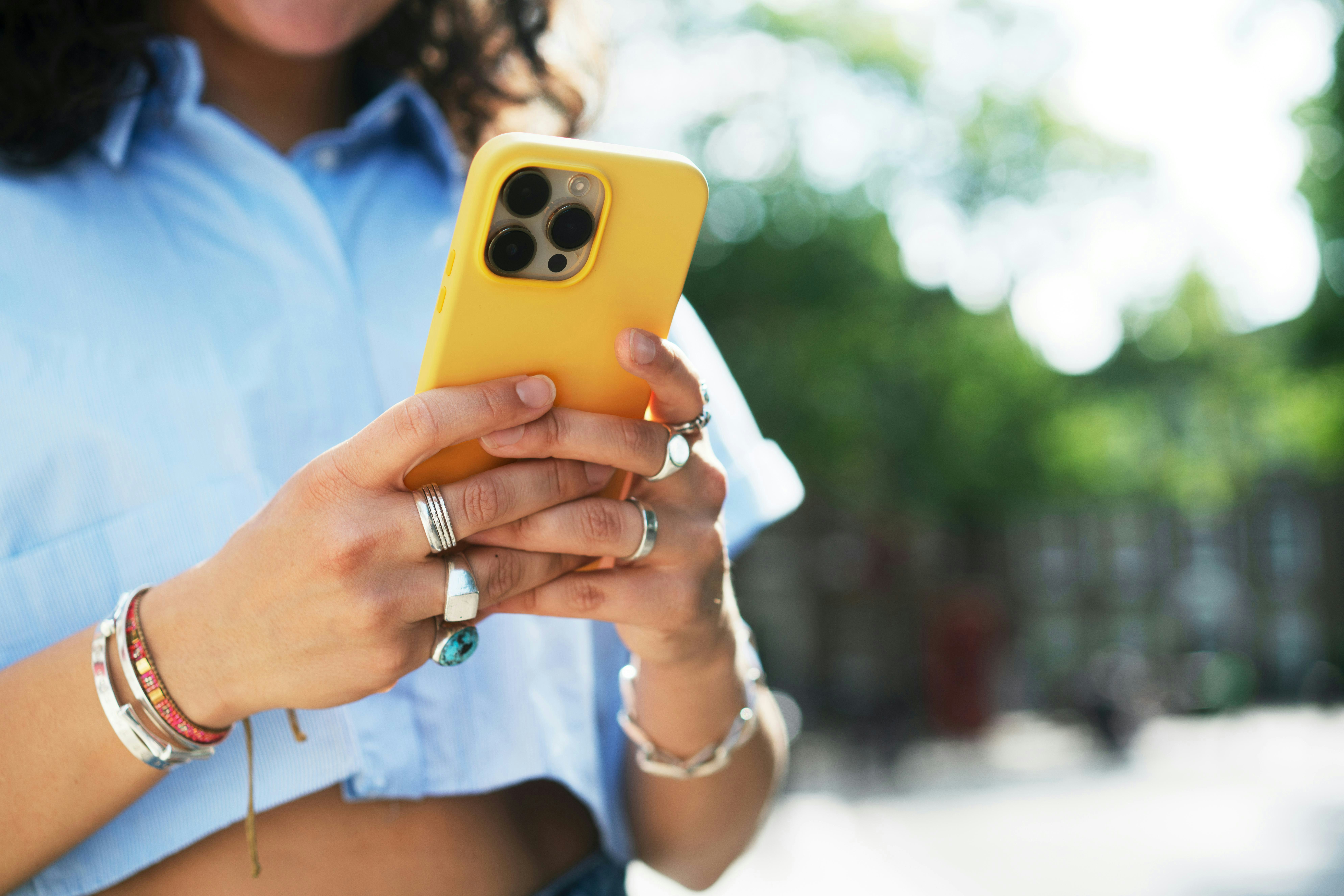 Sexy Texts To Send Your Partner When You're In The Mood, But Busy