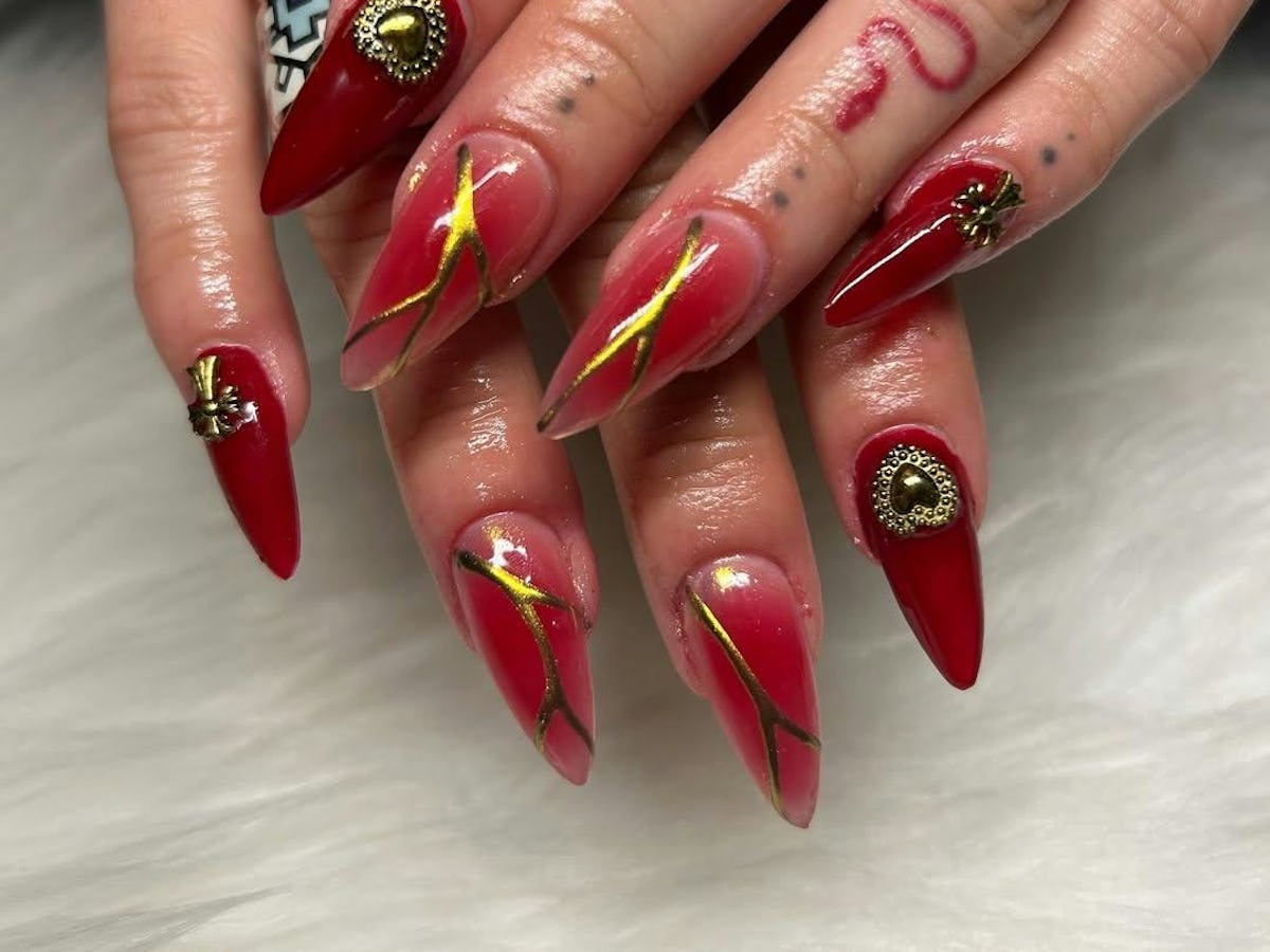 Crystal Gothic Nails: Dark Elegance Unlocked