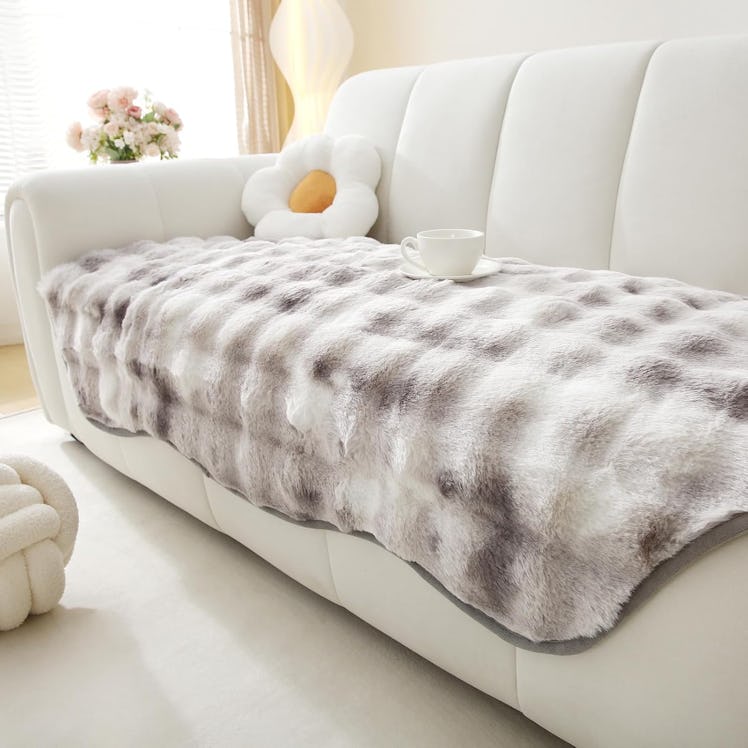 MERRYLIFE Faux Rabbit Fur Sofa Slipcover