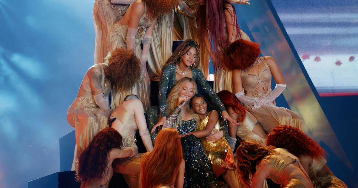 Beyoncé passt zu ihrer Tochter Blue Ivy in glitzernden ...