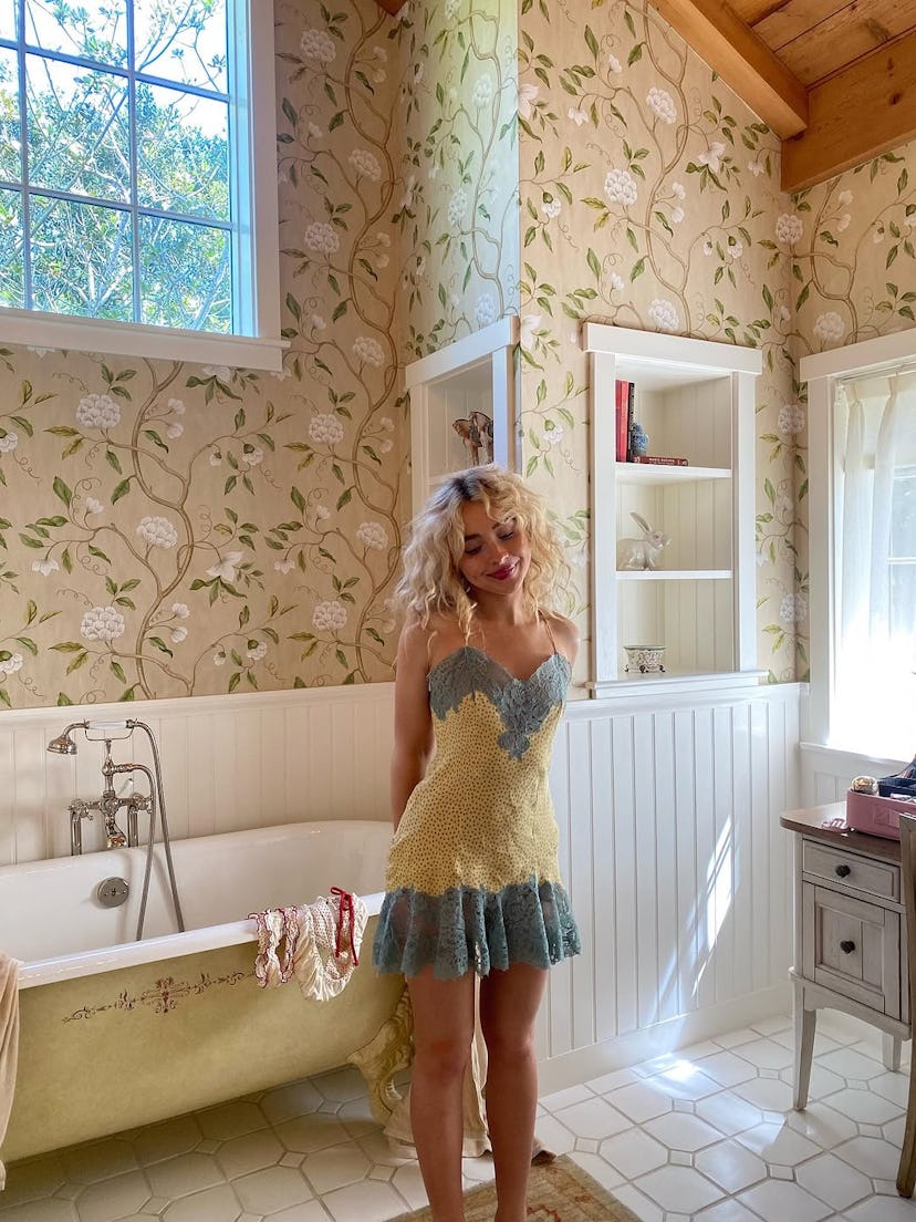 Sabrina Carpenter wears a lacy gray and yellow babydoll dress.