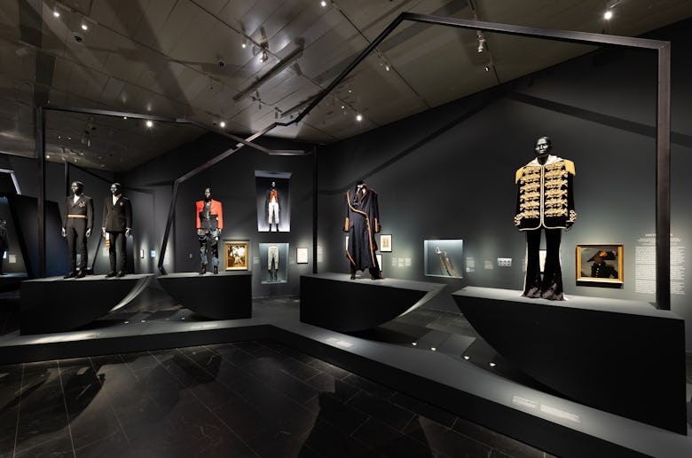 8 distinctiongalleryview 1