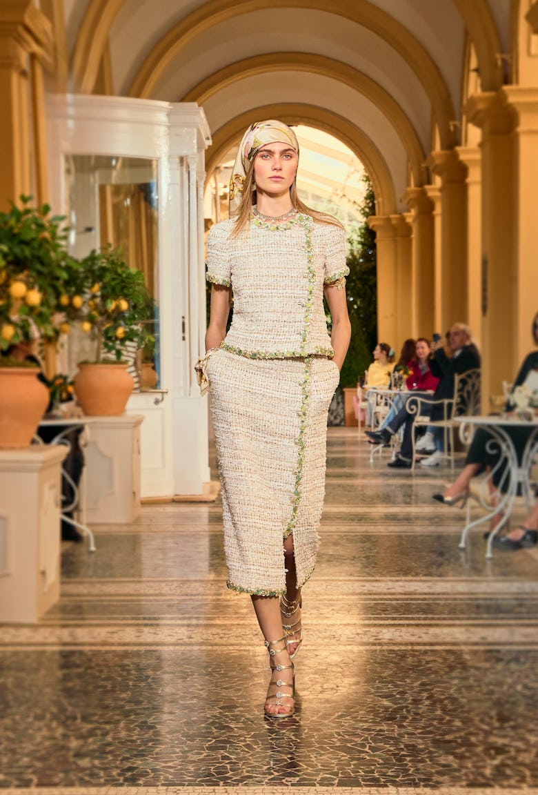 The Best Looks From the Resort 2026 Runways 8 chanel cruise 2025 26 collection look 19 hd