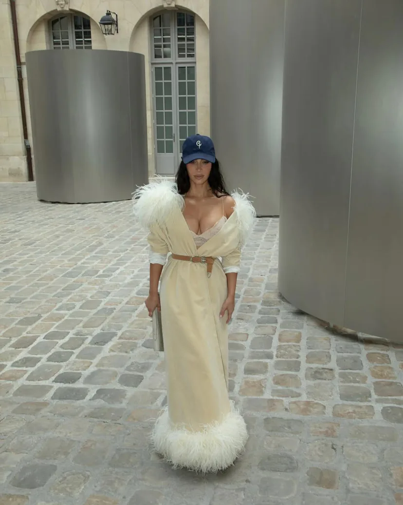 Kim Kardashian Exposed Her Bra Under A Yellow Gown In Paris Kim Kardashian Exposed Her Bra Under A Yellow Gown In Paris