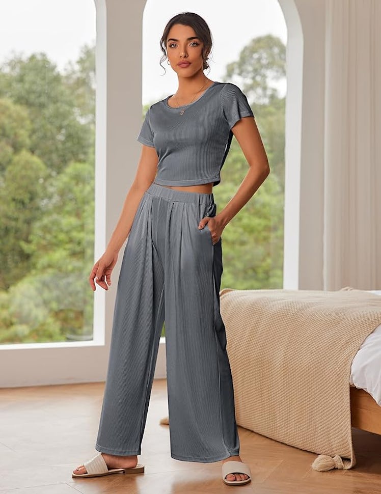 Ekouaer Ribbed Top & Wide Leg Pants Set (2-Pieces)