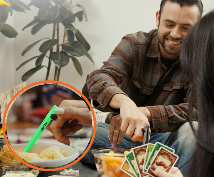 SNACTIV PRO Glow-In-The-Dark Finger Chopsticks
