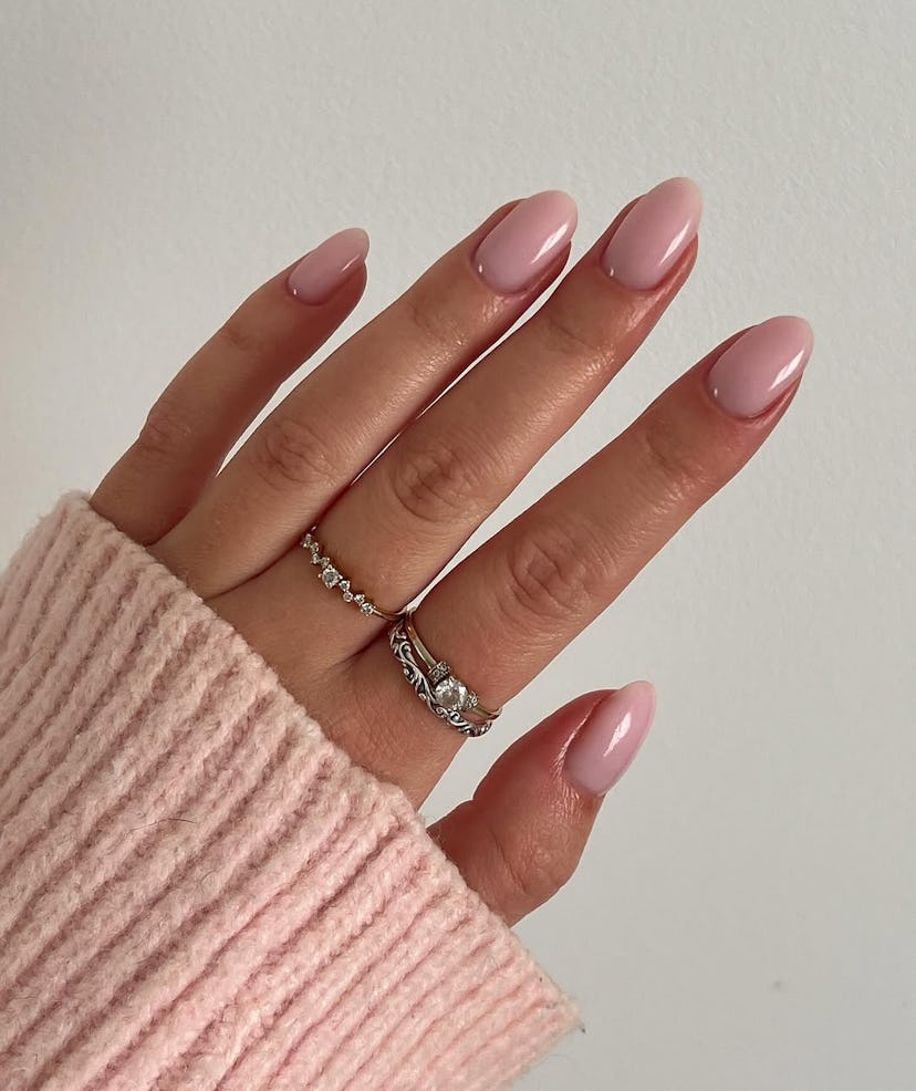 Almond Shape Nails 2025: Elegant & Timeless