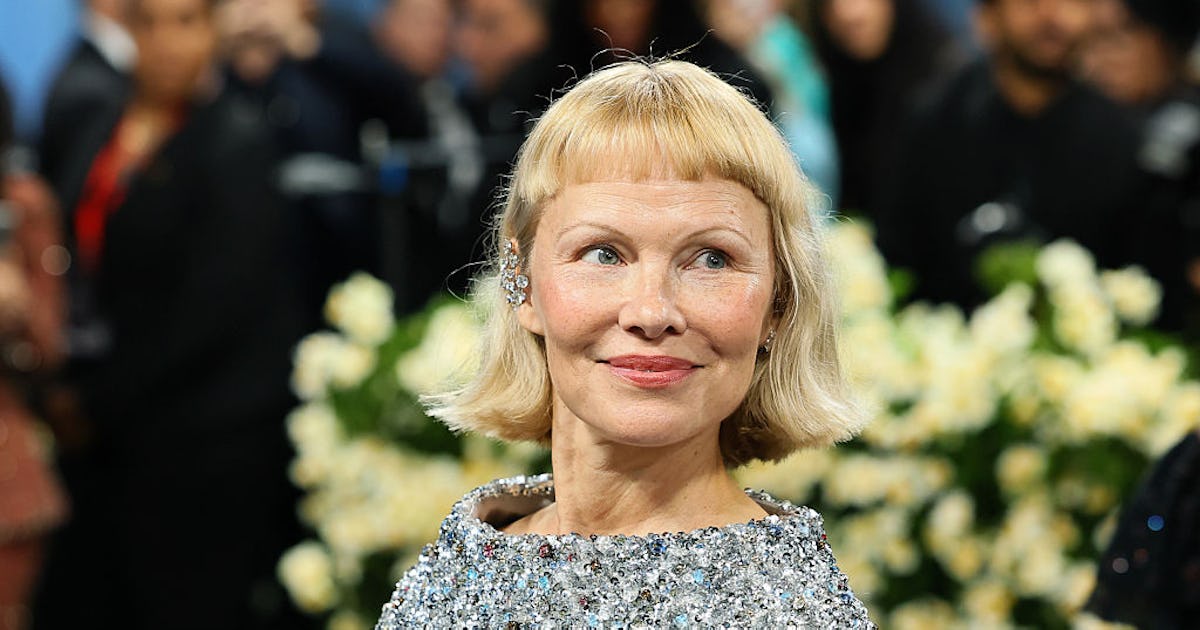 Drop Everything: Pamela Anderson Just Revisited Her Signature '90s Makeup Look