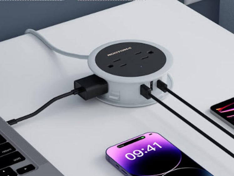 Rootoma Travel Power Strip with USB Ports