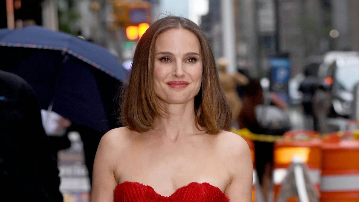 natalie portman red dress Natalie Portman Styled A Little Red Dress From Jacquemus For A Date Night In Paris