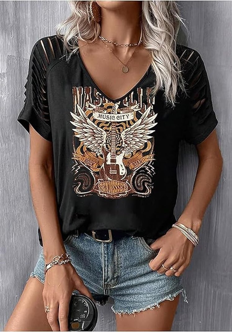 LANMERTREE Cut Out V-Neck Graphic T-Shirt