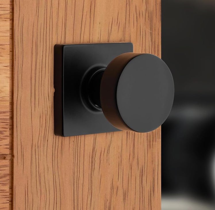 Kwikset Pismo Passage Square Modern Doorknob