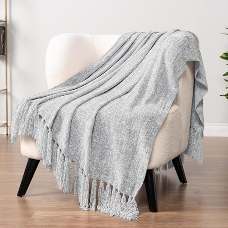 PAVILIA Light Gray Chenille Throw Blanket