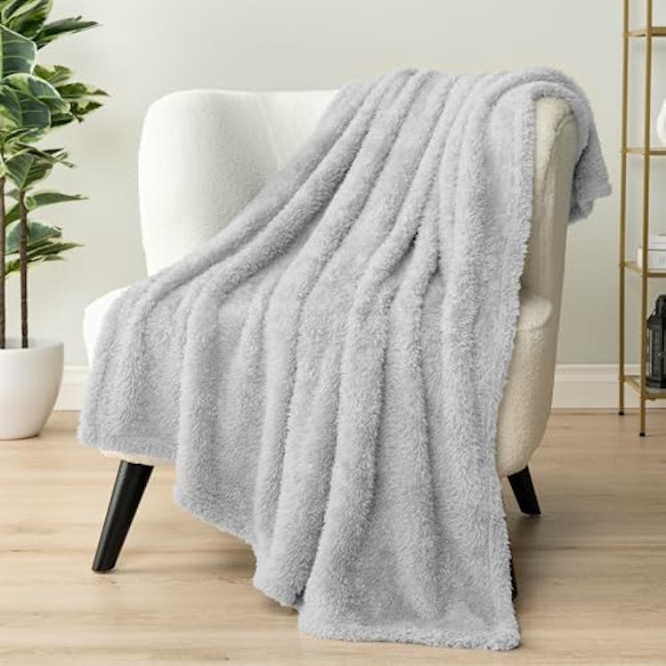 PAVILIA Sherpa Throw Blanket