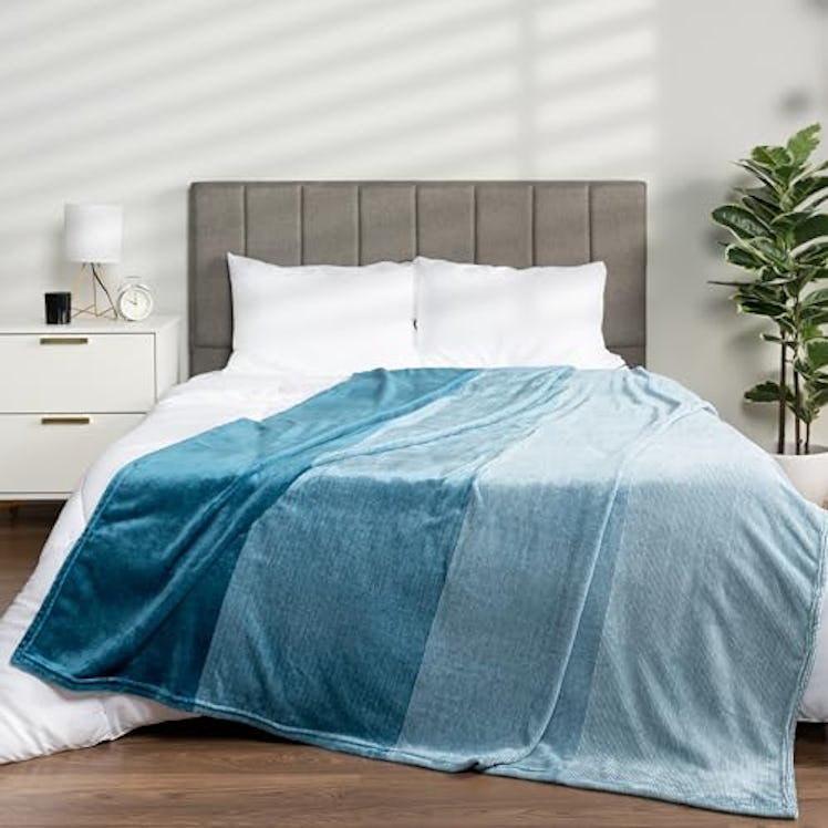 Pavilia Ombré Fleece Blanket 